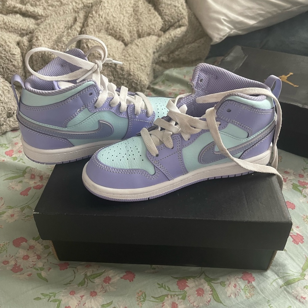 Nike size 12 like new come with box